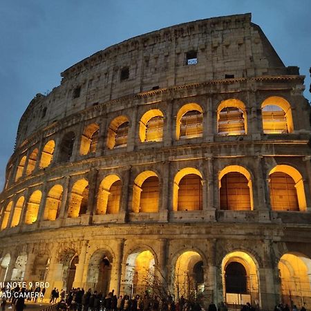 Luminoso Appartamento In Centro Storico โรม ภายนอก รูปภาพ
