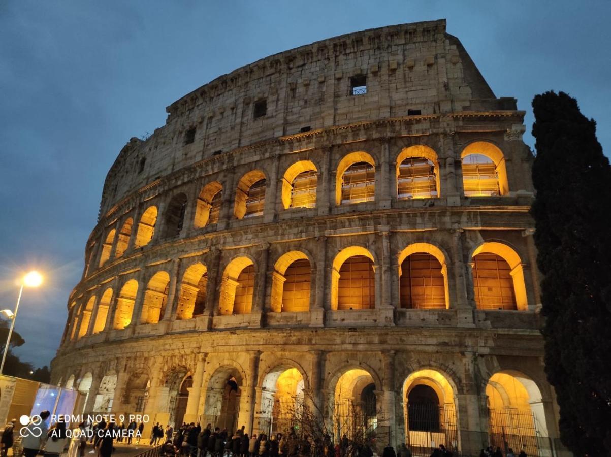 Luminoso Appartamento In Centro Storico โรม ภายนอก รูปภาพ